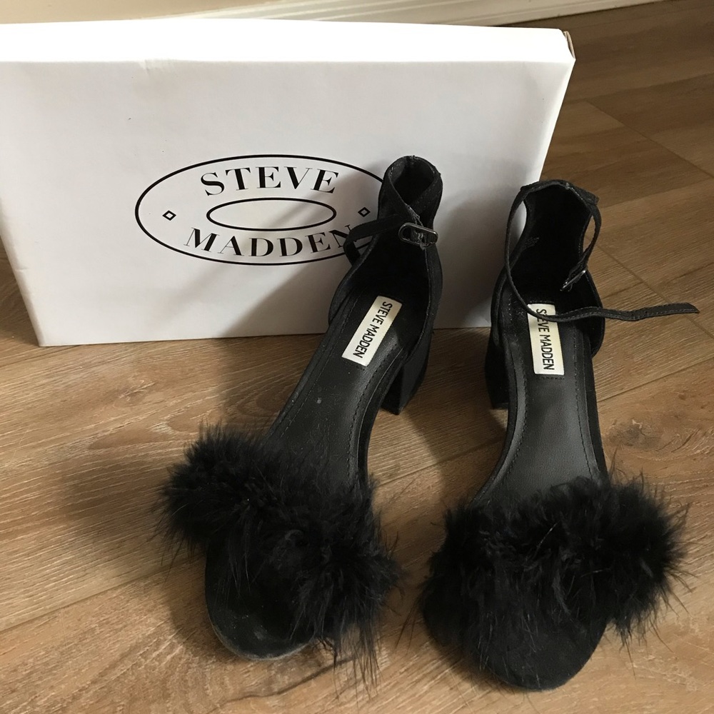 Steve Madden fluffy sandals